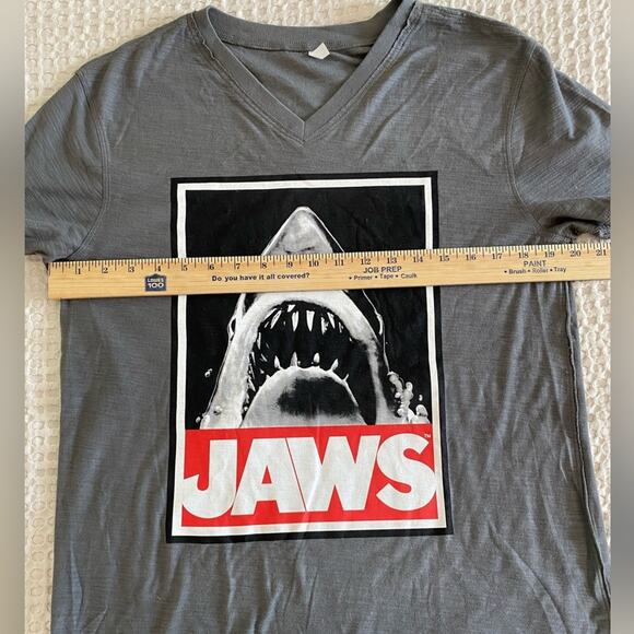 Jaws Shark Graphic Grey T-shirt NWOT Men’s Sz M‎ - Picture 4 of 6
